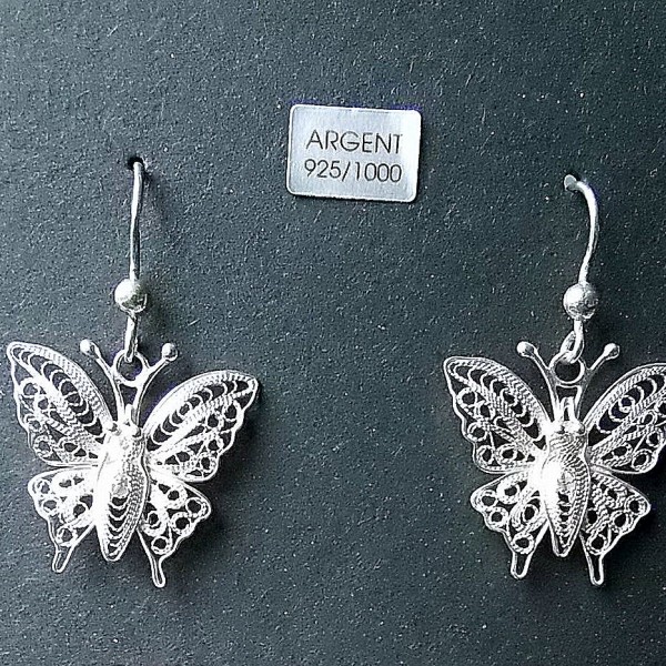 Jolie paire de boucles d'oreille pendantes en forme de papillon en argent